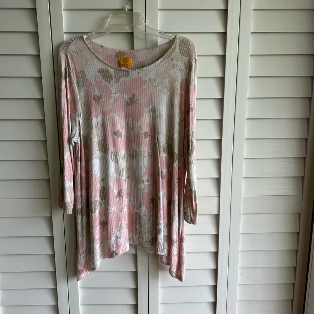 Women’s Ruby Rd. Top - Picture 2 of 5